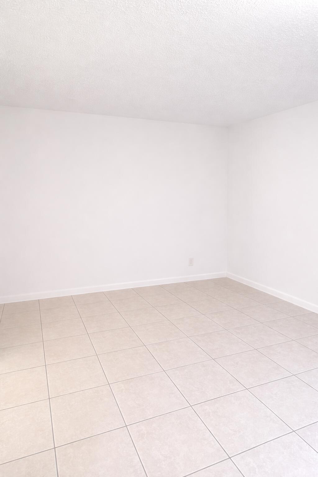 LAGO DEL REY CONDO - Residential