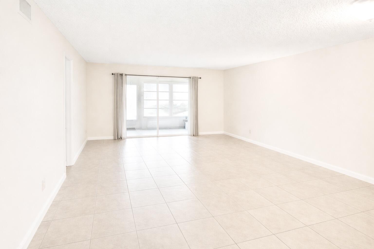 LAGO DEL REY CONDO - Residential