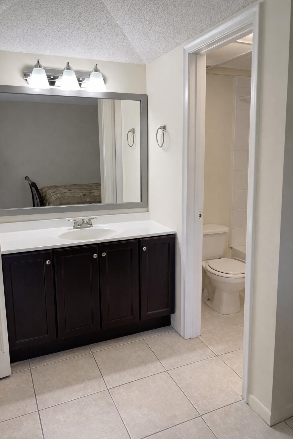 LAGO DEL REY CONDO - Residential