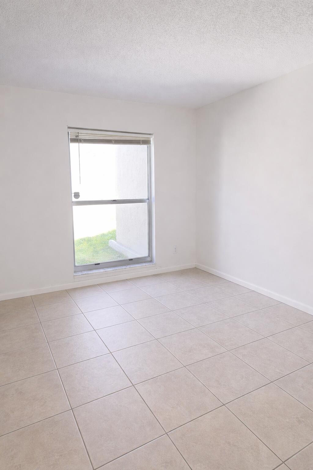 LAGO DEL REY CONDO - Residential