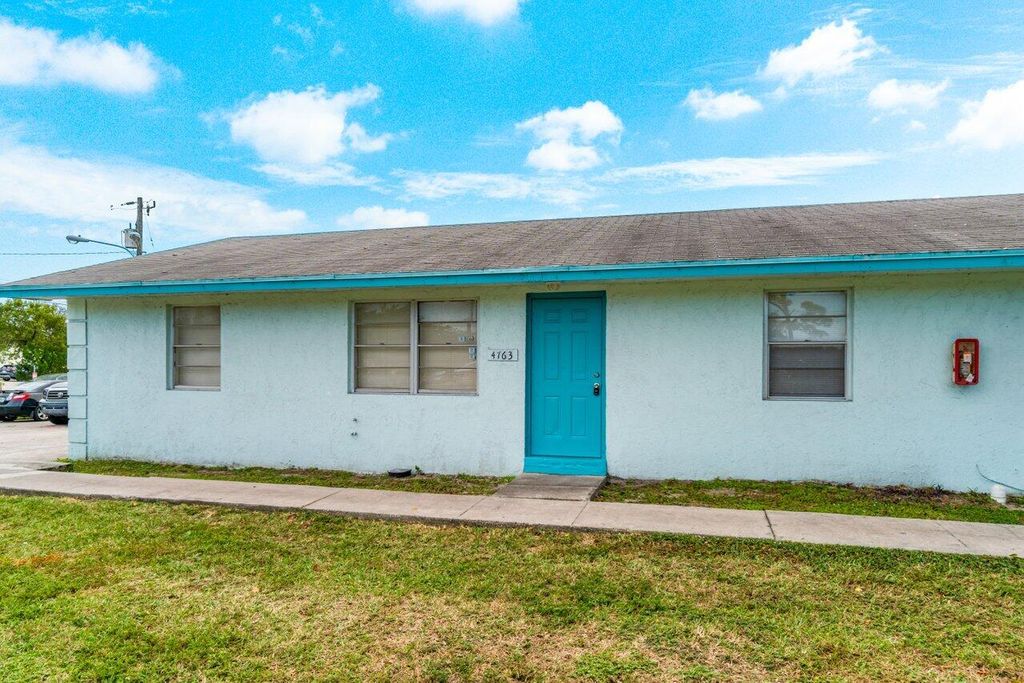 Photo of 4763 Gulfstream Road, Lake Worth Beach, FL 33461 (MLS # B26015159)