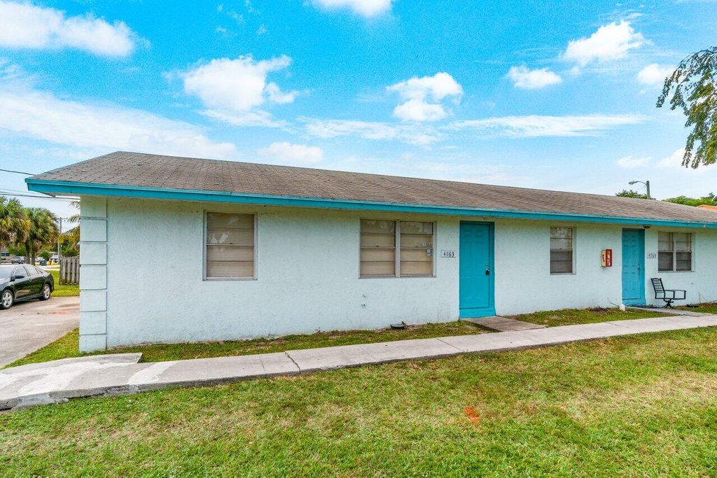 Photo of 4763 Gulfstream Road, Lake Worth Beach, FL 33461 (MLS # B26015159)