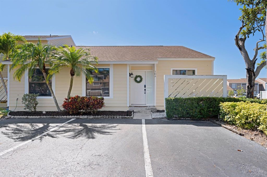 Photo of 502 Lakewood Drive #10a, Jupiter, FL 33458 (MLS # R11083230)