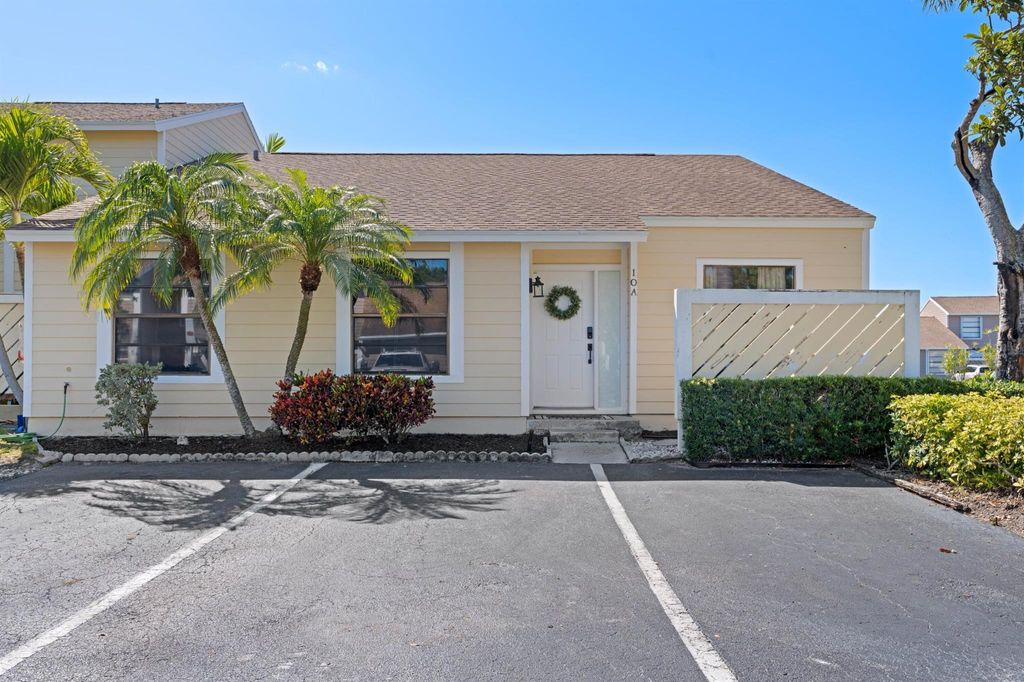 Photo of 502 Lakewood Drive #10a, Jupiter, FL 33458 (MLS # R11083230)