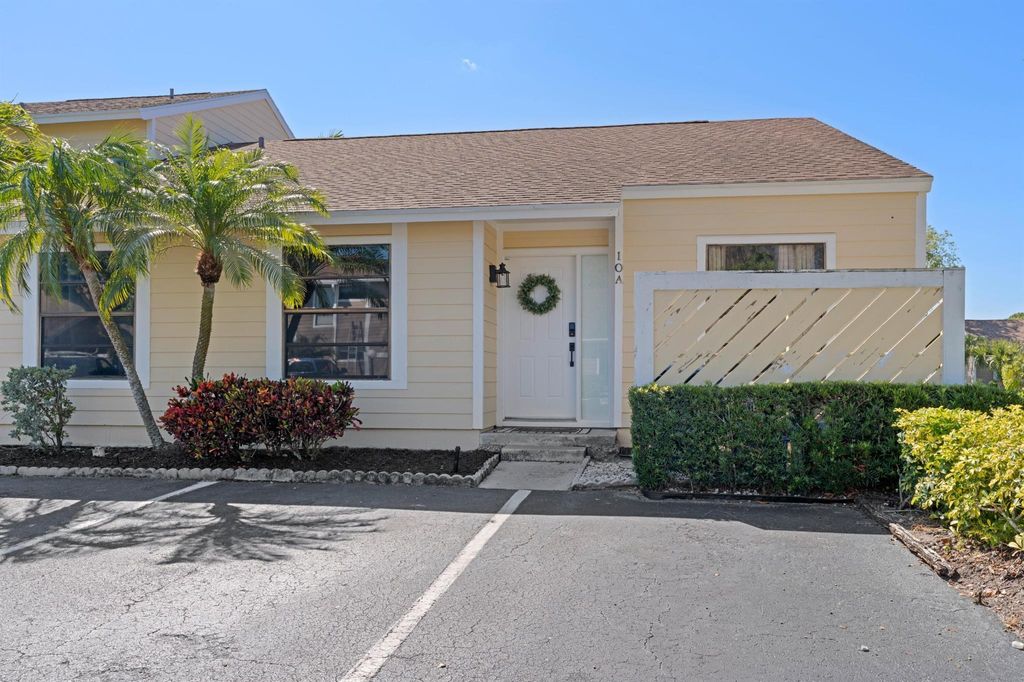 Photo of 502 Lakewood Drive #10a, Jupiter, FL 33458 (MLS # R11083230)