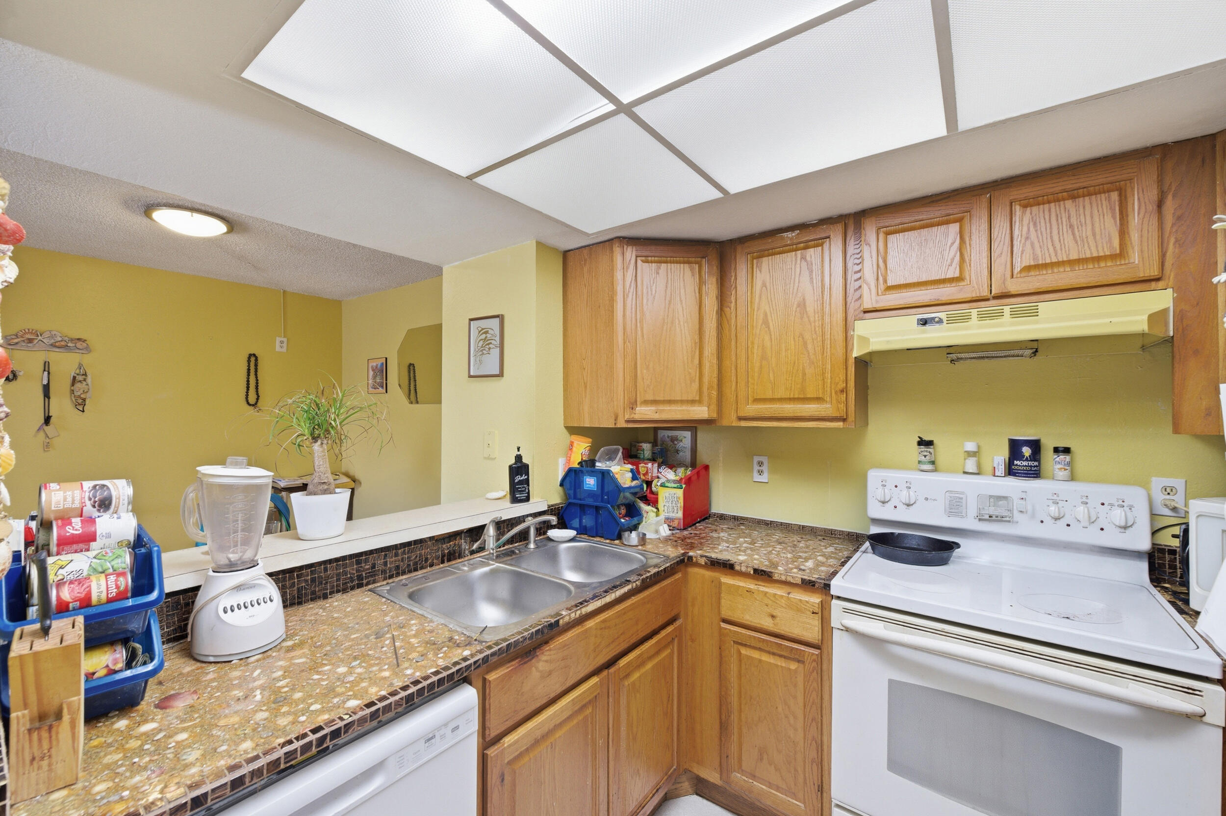 MIDPORT PLACE I, A CONDOMINIUM - Residential