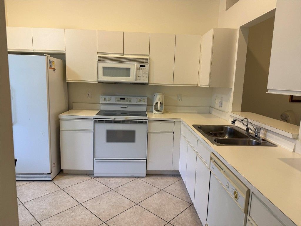 Photo of 5914 Regal Glen Drive #205, Boynton Beach, FL 33437 (MLS # F10514256)