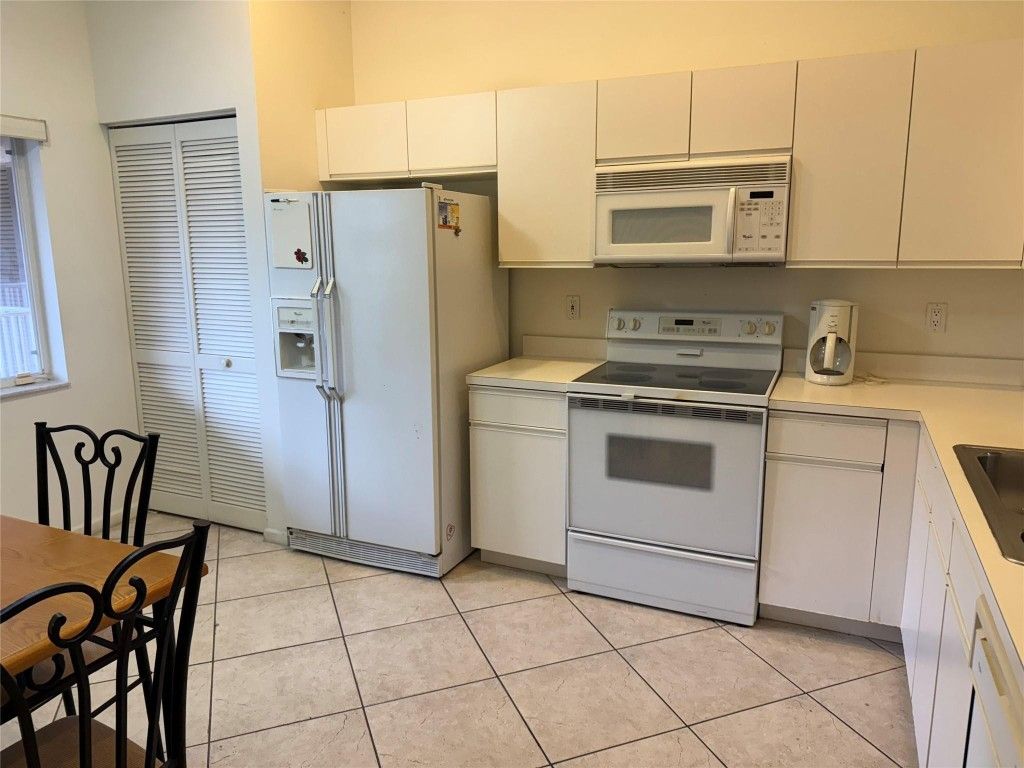 Photo of 5914 Regal Glen Drive #205, Boynton Beach, FL 33437 (MLS # F10514256)