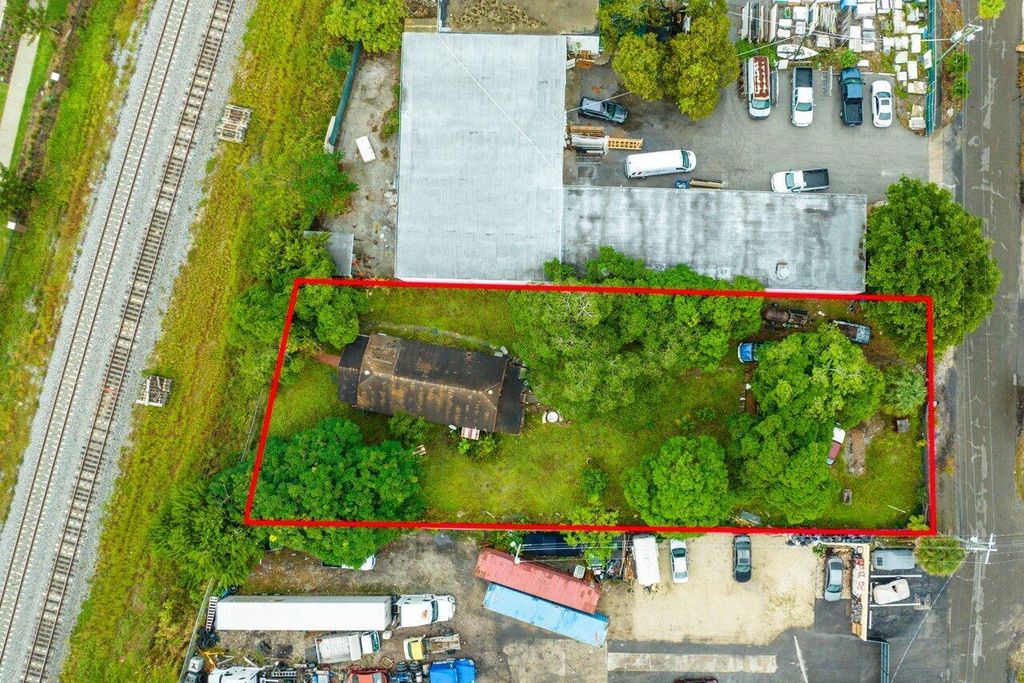 Photo of 237 SE 1st Terrace, Deerfield Beach, FL 33441 (MLS # R10937693)