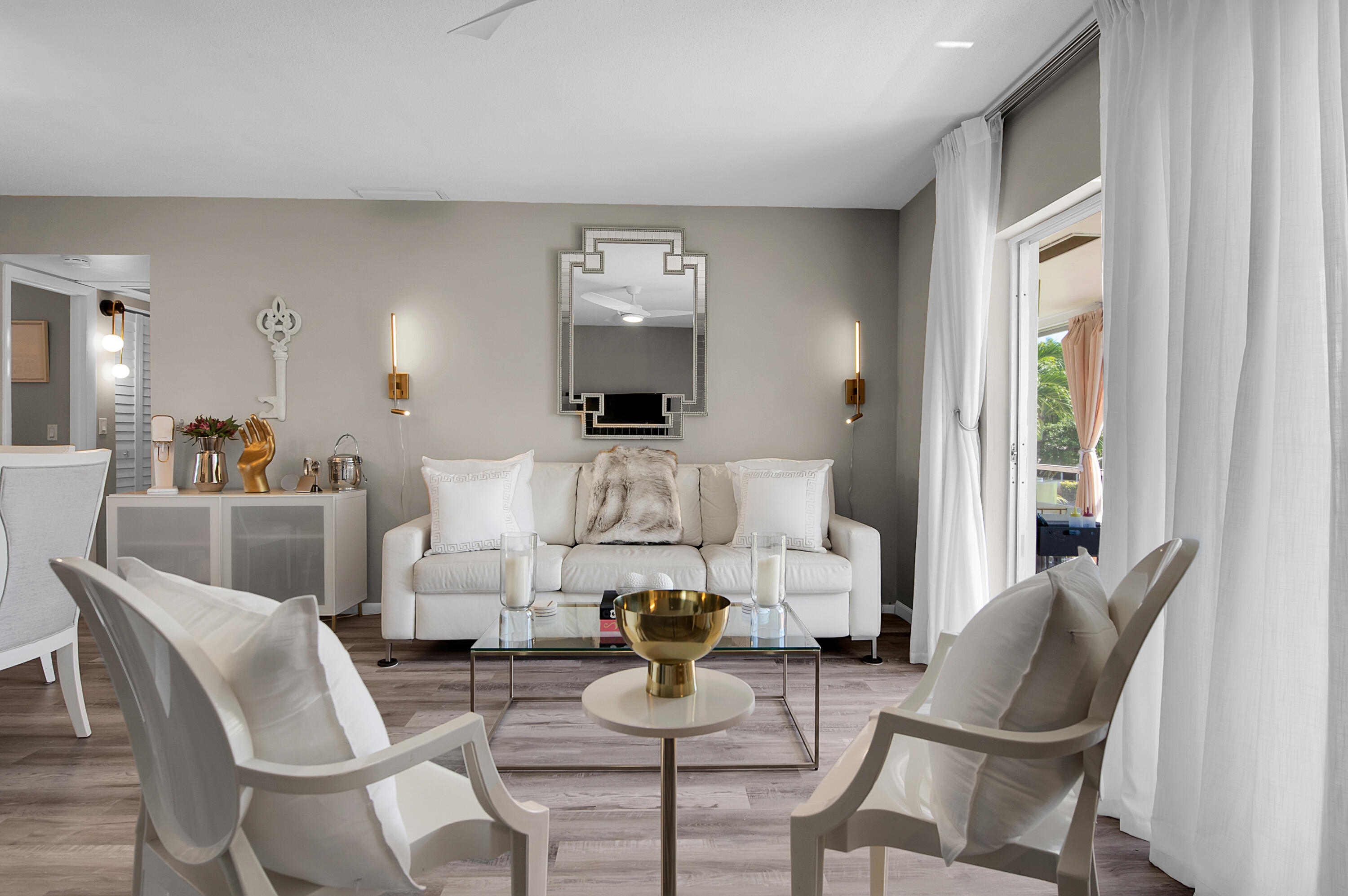 View photos, virtual tours, details... 312 NE 17th Avenue 202