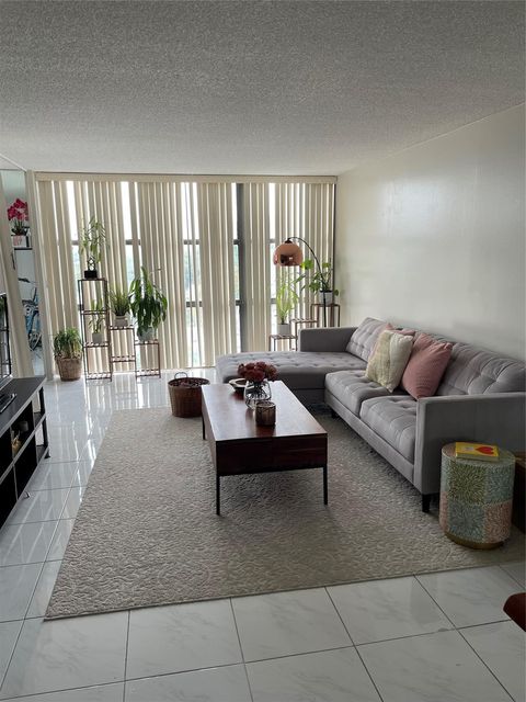Condominium in Hallandale Beach FL 800 Parkview Dr Dr.jpg