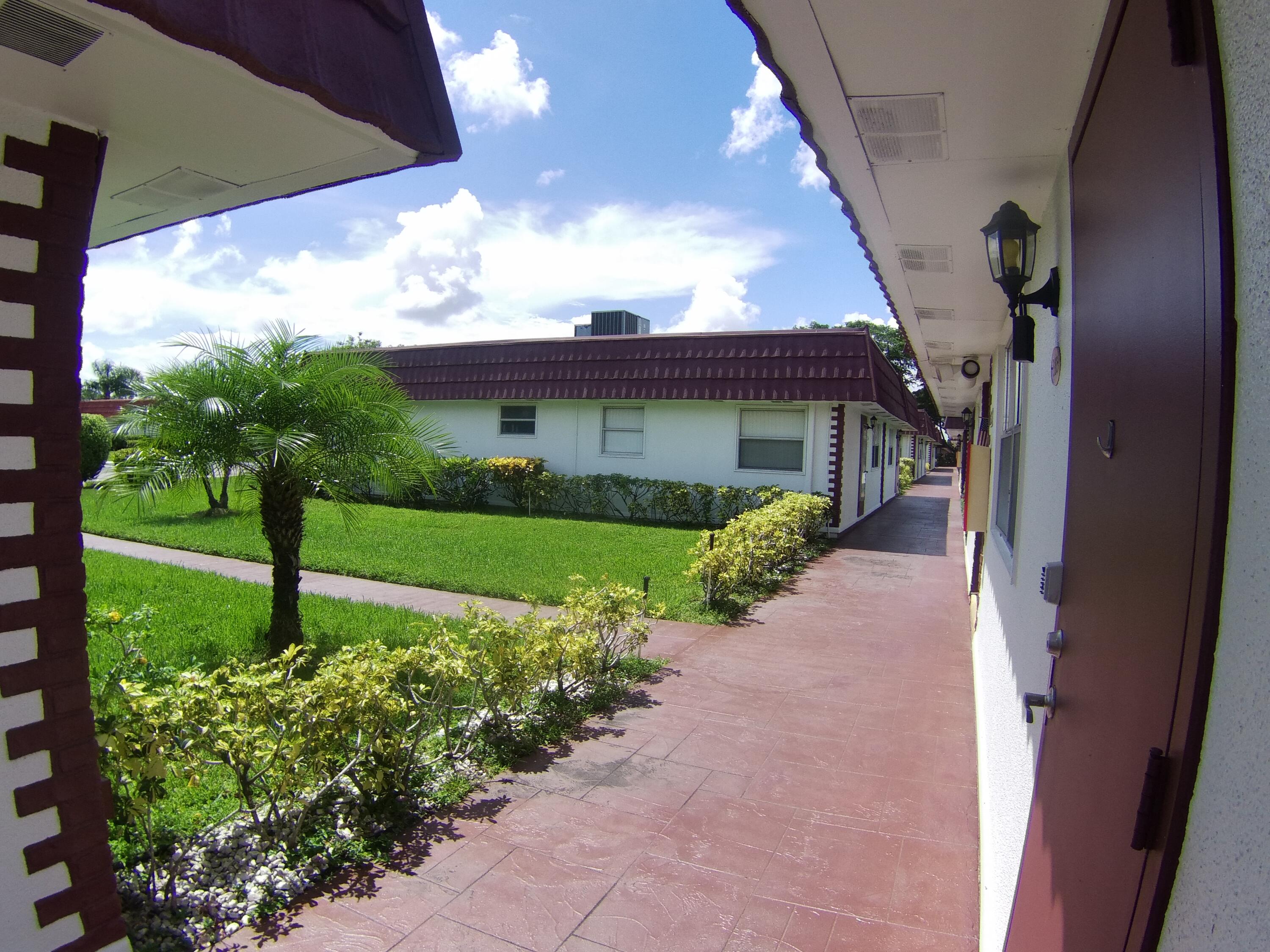 55+ Senior Community. One bedroom charming VILLA, No upstairs neighbors! Tile throughout. Enclosed screened patio with washer and dryer. Located 6 miles from the beach and the historic district of Delray Beach. The public library and Delray Market Place are within 2.5 miles of Kings Point. The community has multi-million dollar clubhouses. It also has entertainment, parties, bus service, golf courses, pickleball, tennis, outdoor pools and so much more!