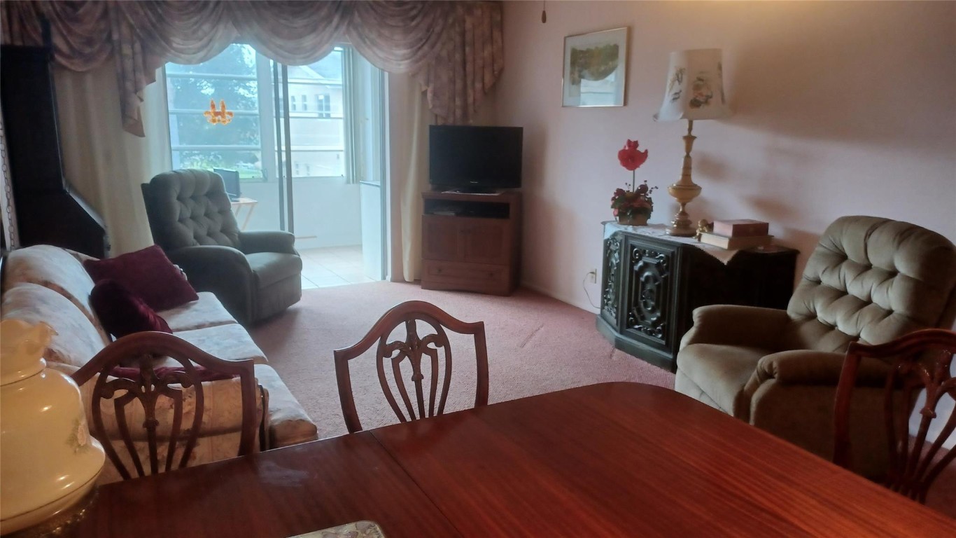 VILLAGE ROYALE - Residential