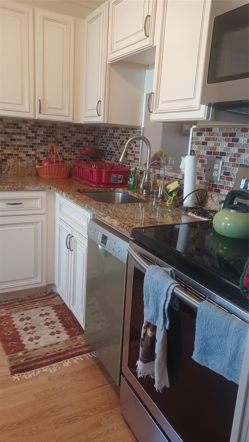 VILLAGE ROYALE - Residential