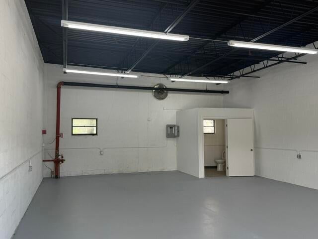 3925 Investment Lane 32