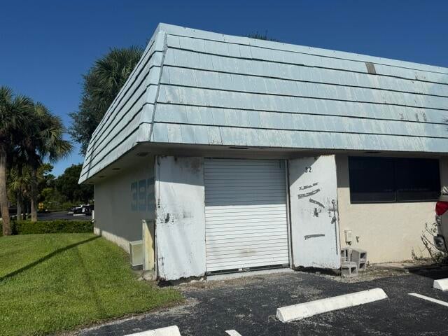 3925 Investment Lane 32
