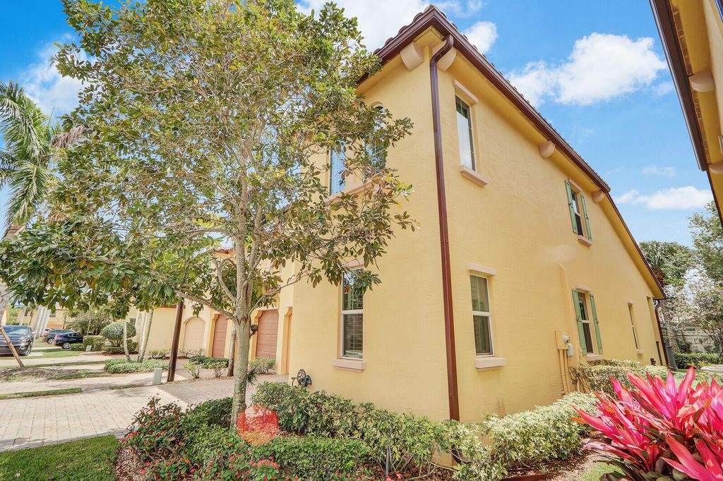 Photo of 4646 Mediterranean Circle, Palm Beach Gardens, FL 33418 (MLS # R10976929)