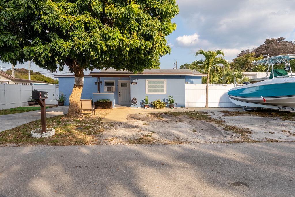 Photo of 1432 SW 26th Avenue, Fort Lauderdale, FL 33312 (MLS # B26004098)