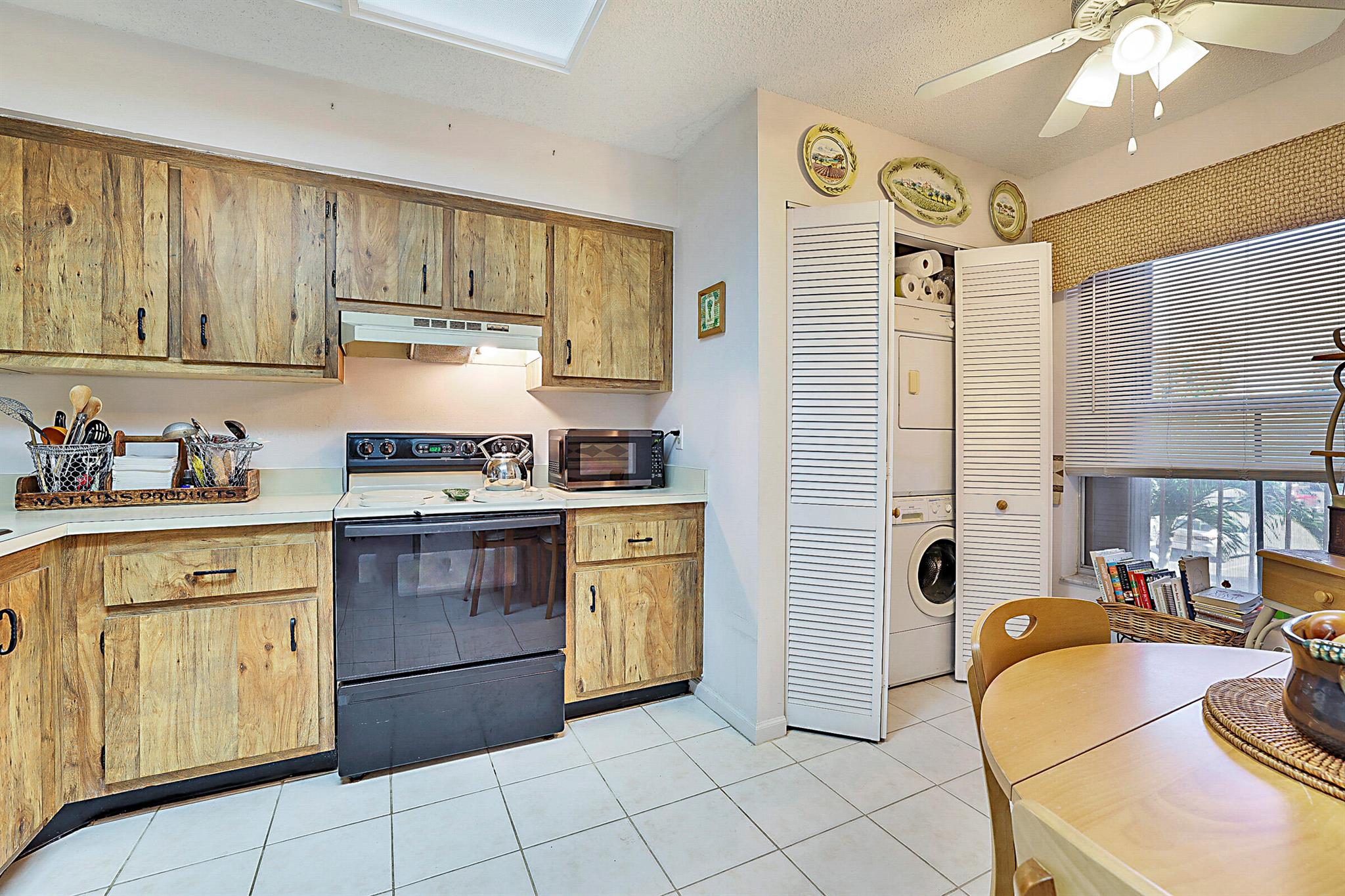 VILLAGES OF ORIOLE BONAIR - Residential