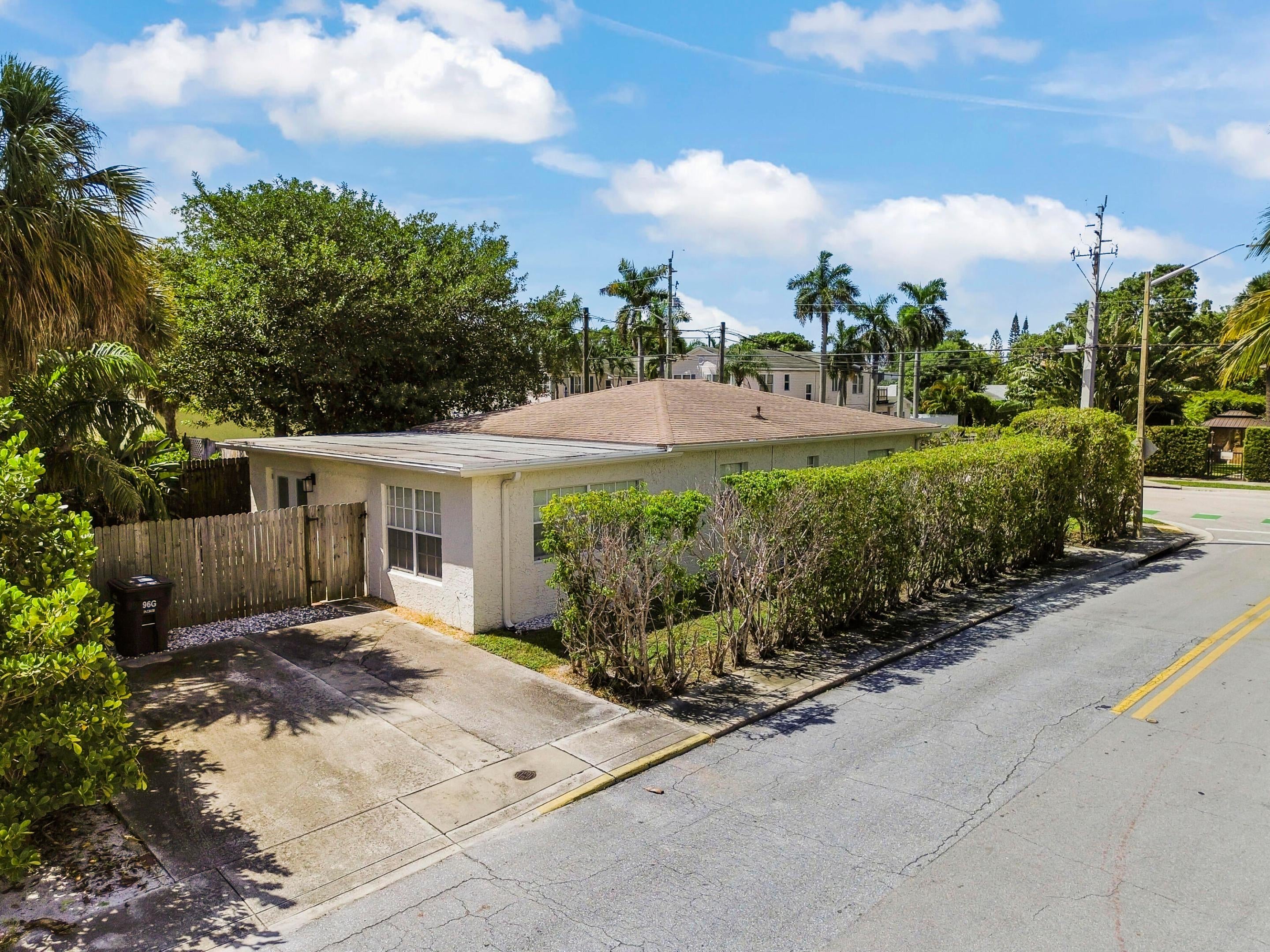 284 Lytton Court