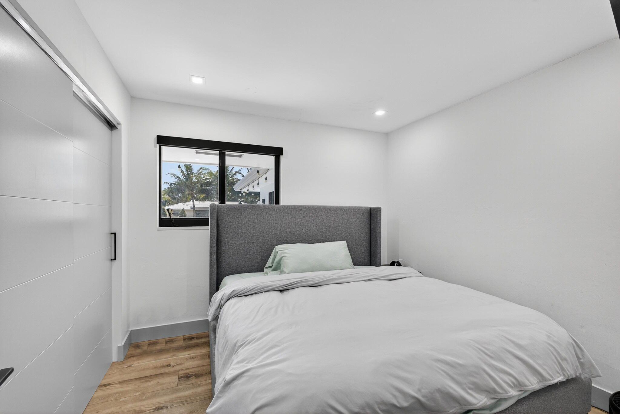 COUNTRY CLUB POINT - Residential Lease