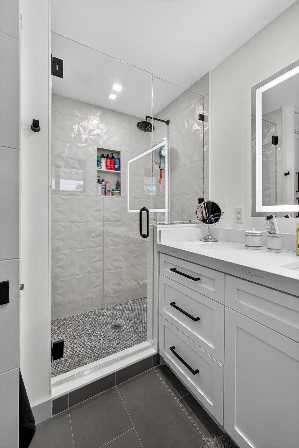 COUNTRY CLUB POINT - Residential Lease