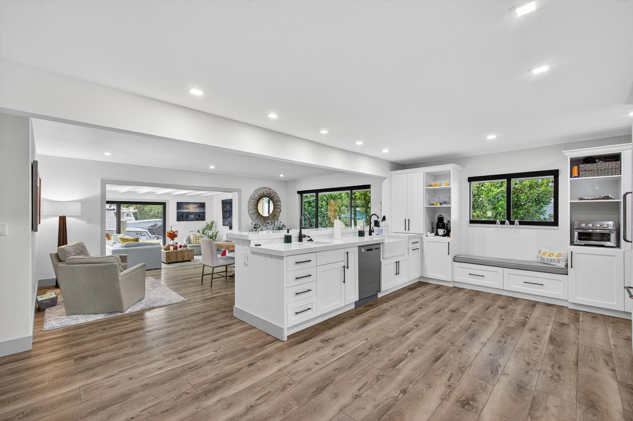 COUNTRY CLUB POINT - Residential Lease