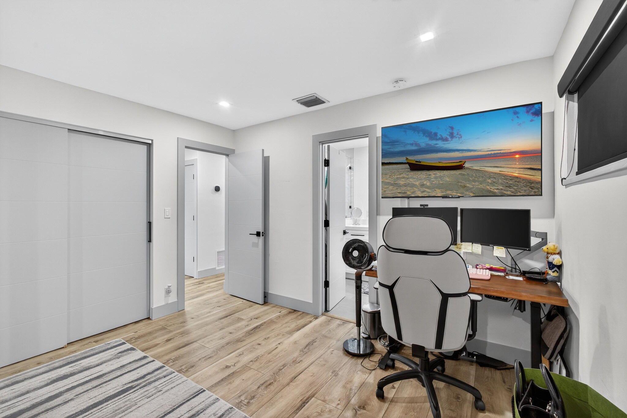 COUNTRY CLUB POINT - Residential Lease