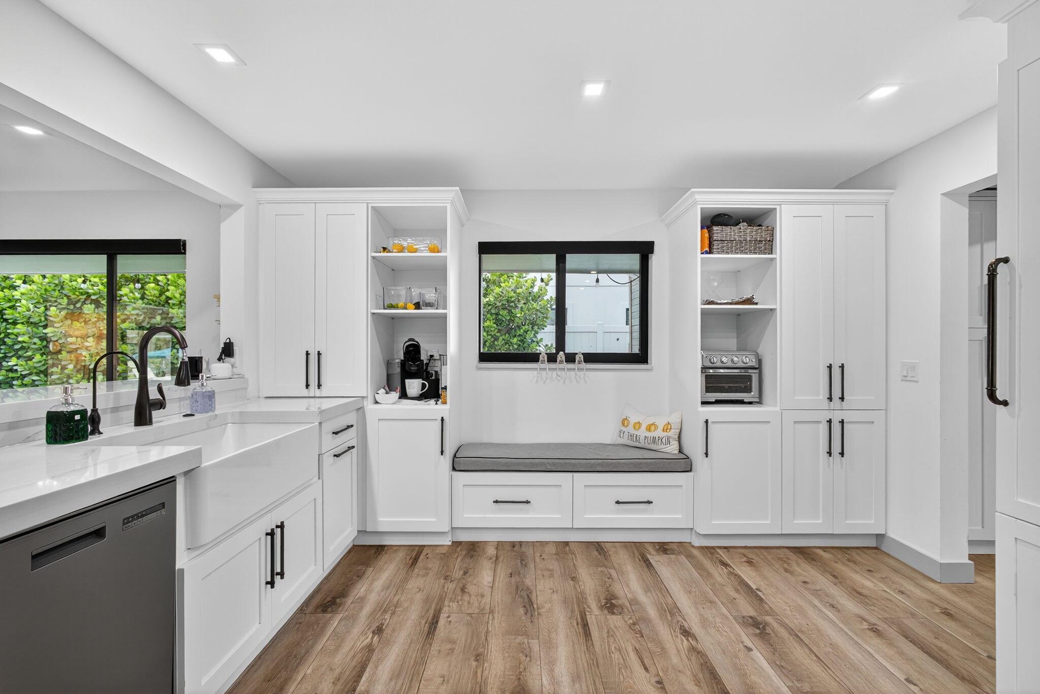 COUNTRY CLUB POINT - Residential Lease