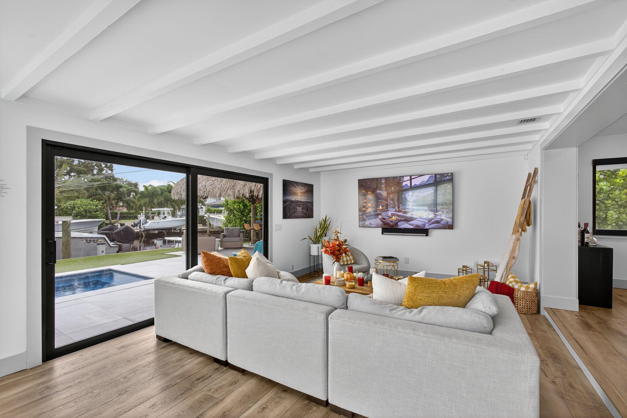 COUNTRY CLUB POINT - Residential Lease