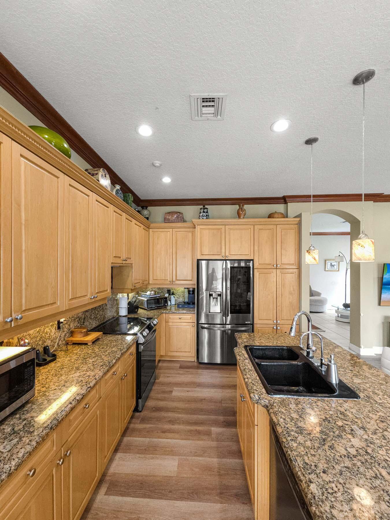 CASCADE LAKES - Residential