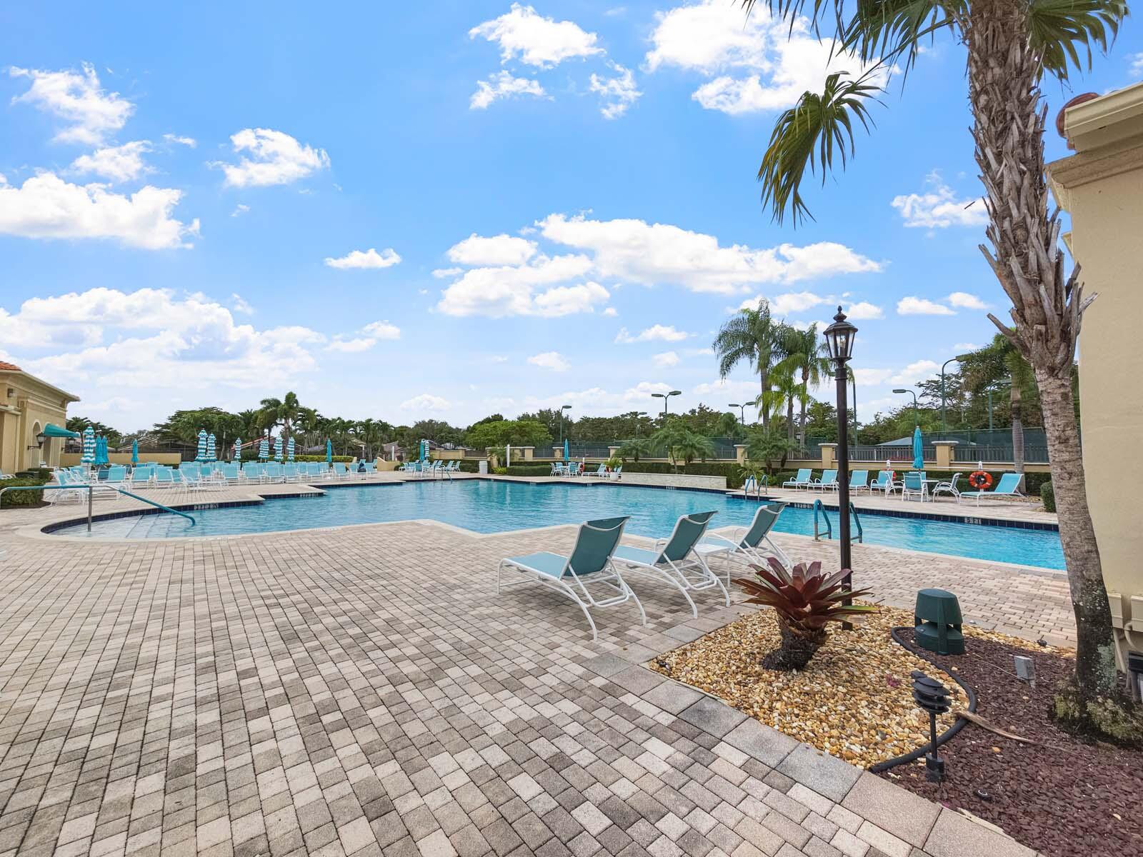 CASCADE LAKES - Residential