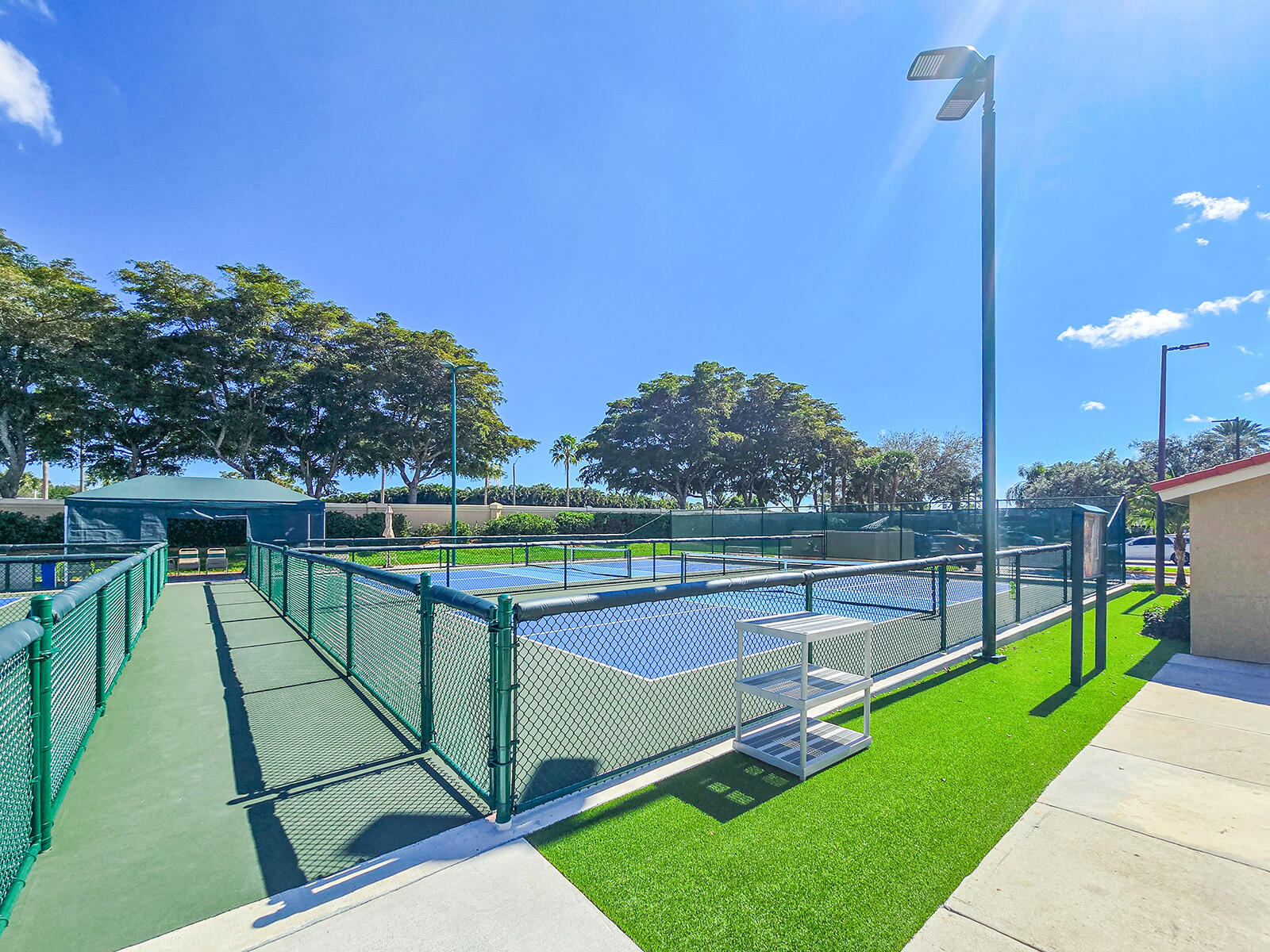 CASCADE LAKES - Residential