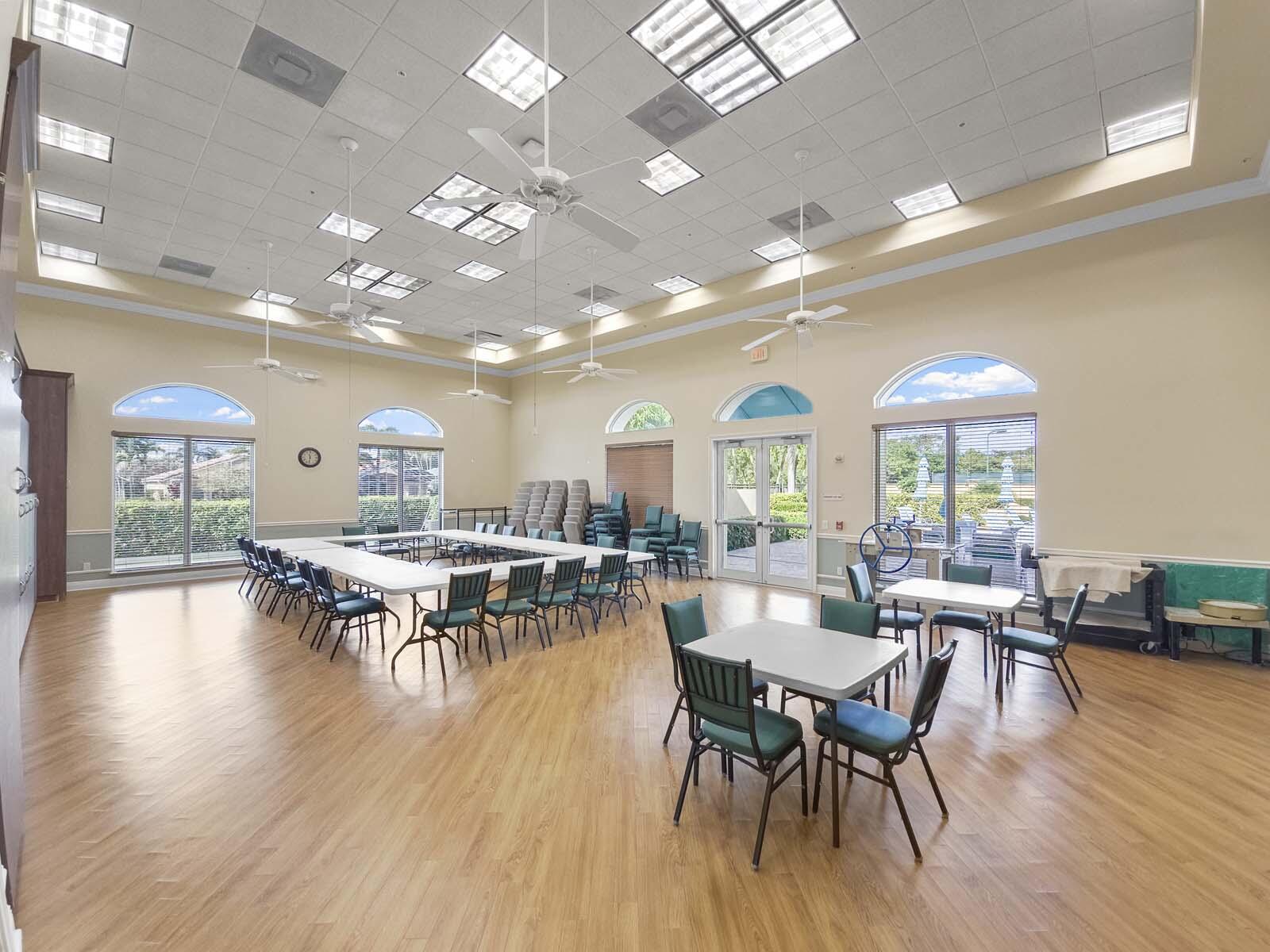 CASCADE LAKES - Residential