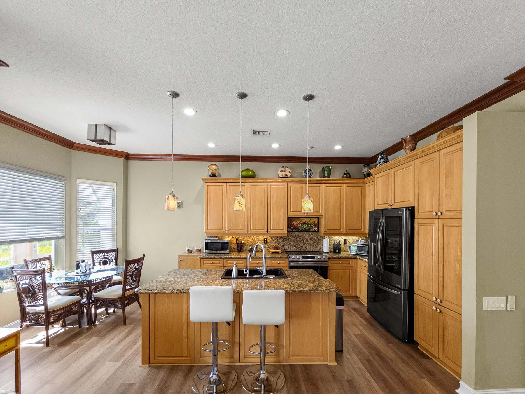 CASCADE LAKES - Residential