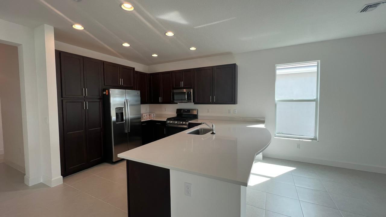 VALENCIA GROVE, RIVERLAND - Residential Lease