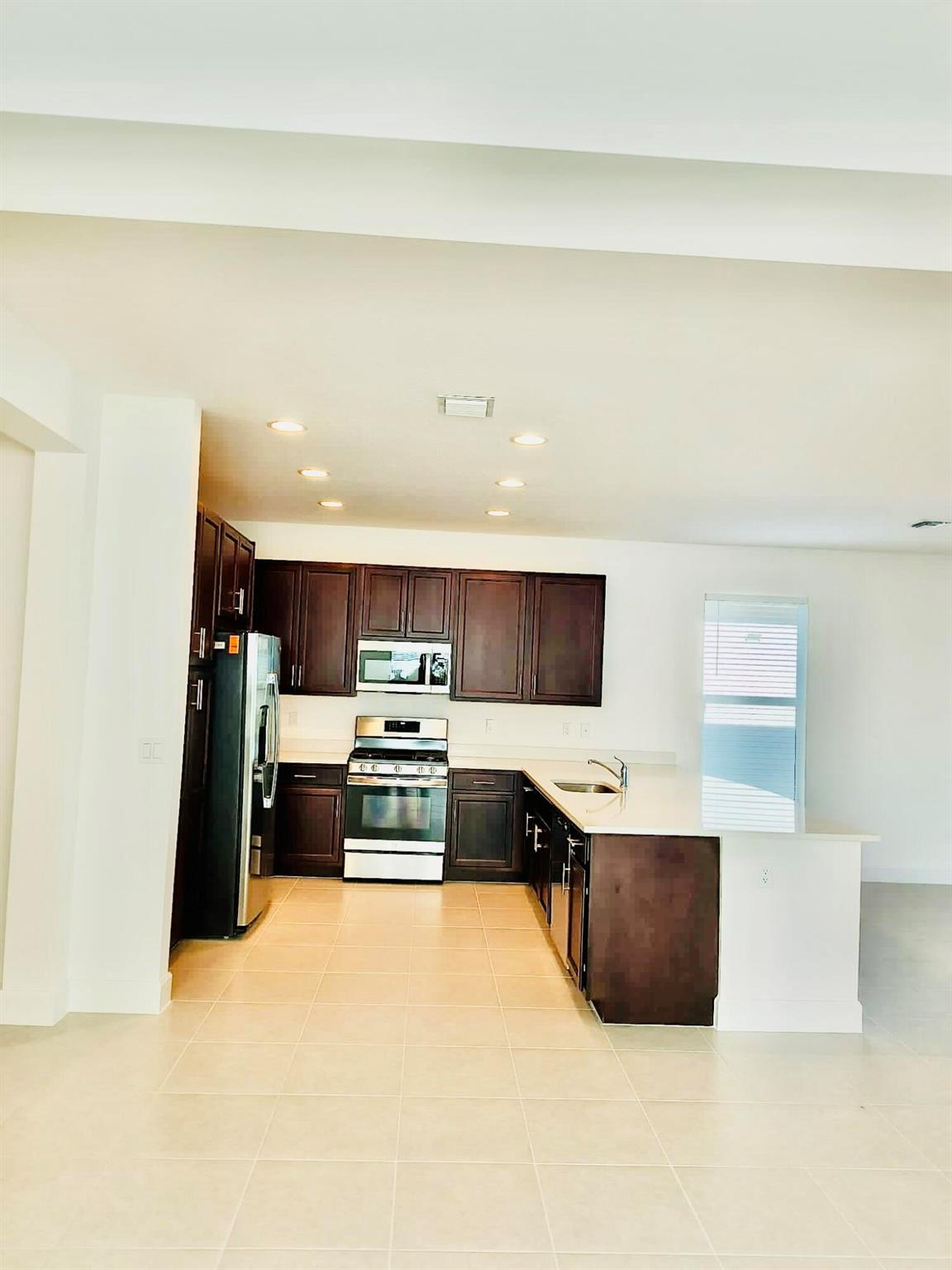 VALENCIA GROVE, RIVERLAND - Residential Lease