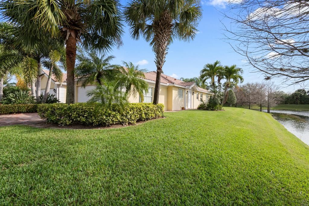 Photo of 11239 SW Pembroke Drive, Port Saint Lucie, FL 34987 (MLS # R10784831)