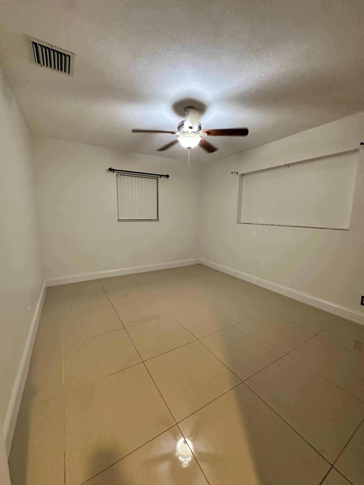 ROLLING GREEN - Residential Lease