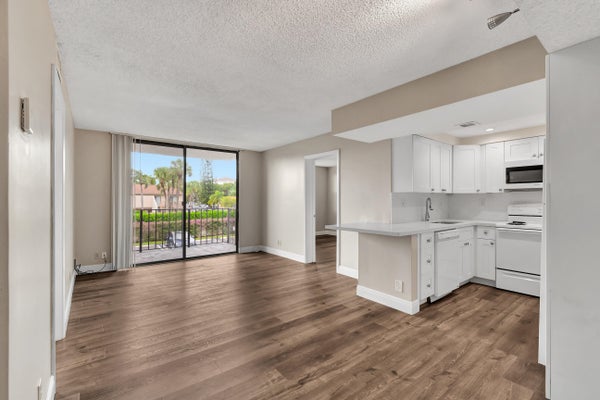 706 EXECUTIVE CENTER DR APT 26, WEST PALM BEACH, FL 33401 - Image db2a8dd0b0e7e7c46be1ffaa403cb955/2764726392
