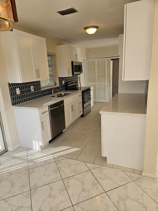 670 SW 28th Ter