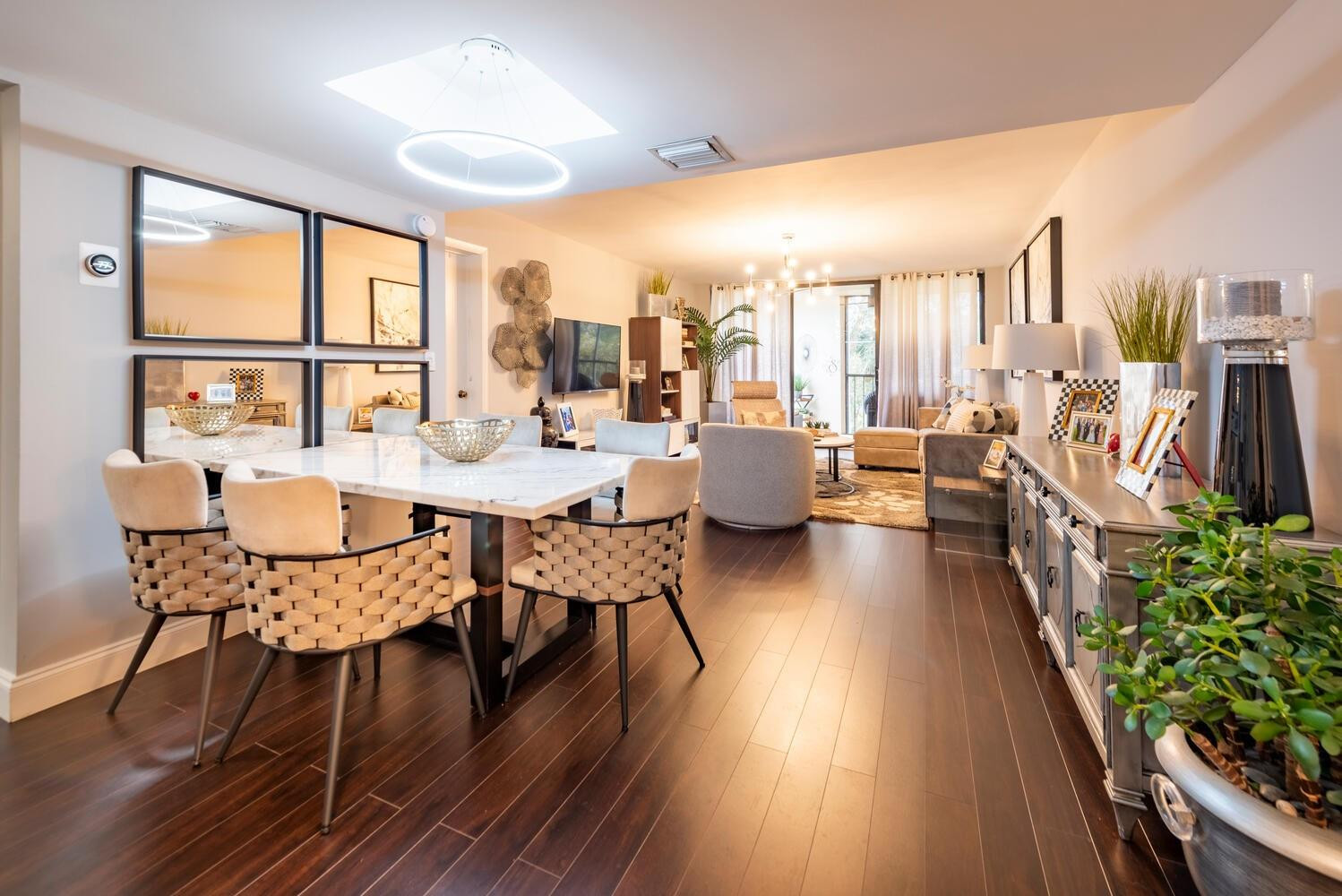 COUNTRY CLUB APTS - Residential