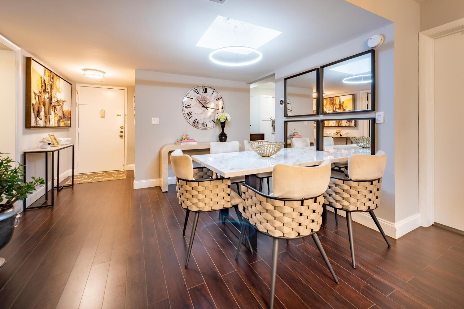 COUNTRY CLUB APTS - Residential