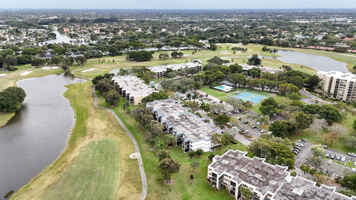 COUNTRY CLUB APTS - Residential