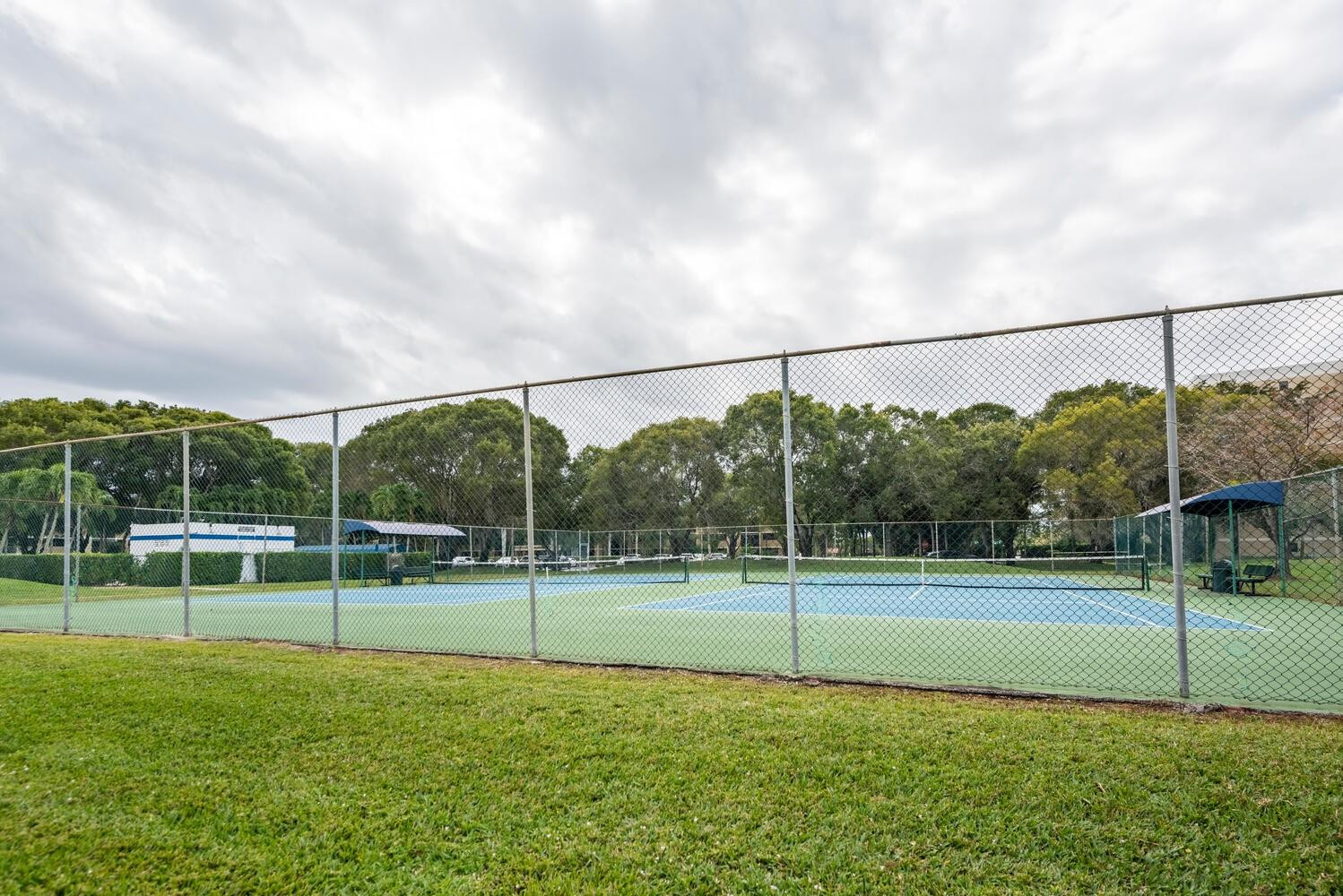 COUNTRY CLUB APTS - Residential