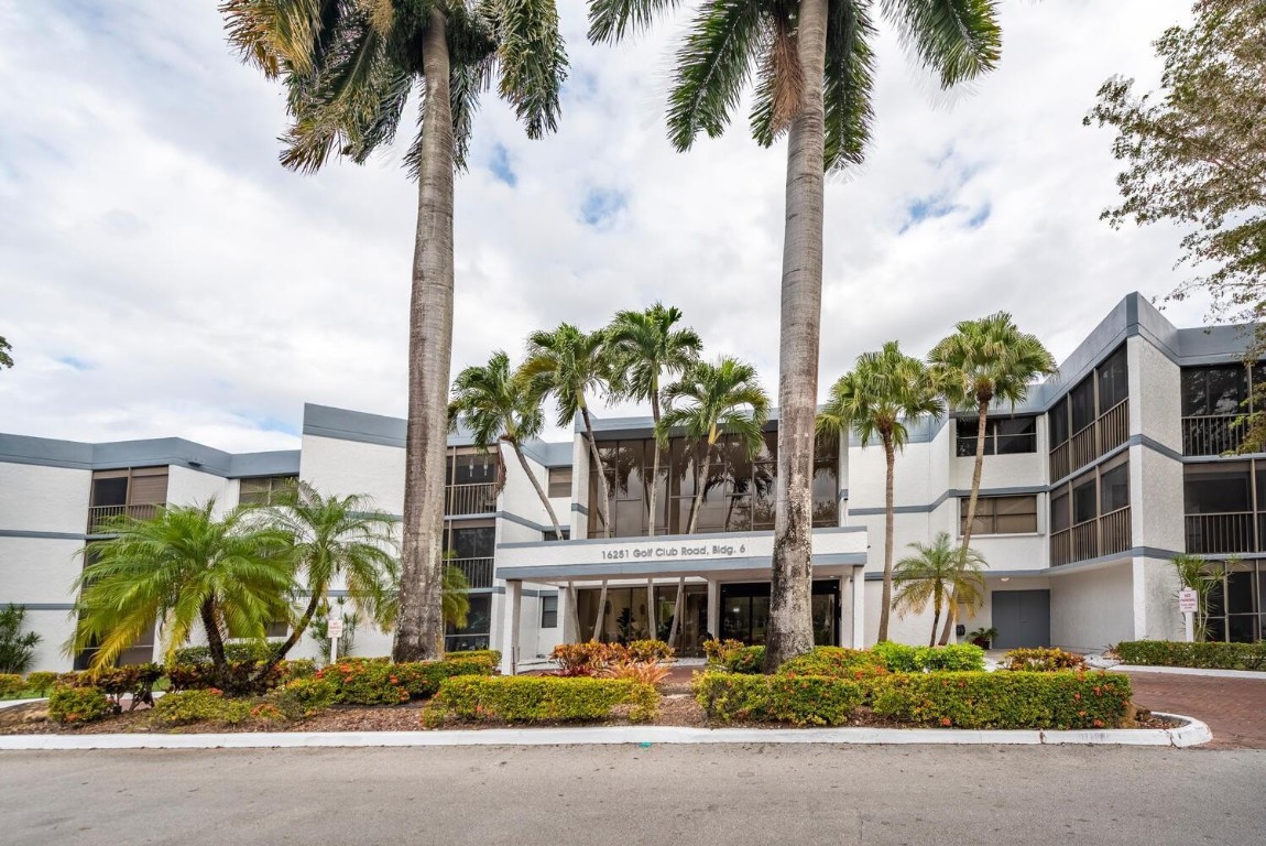 COUNTRY CLUB APTS - Residential