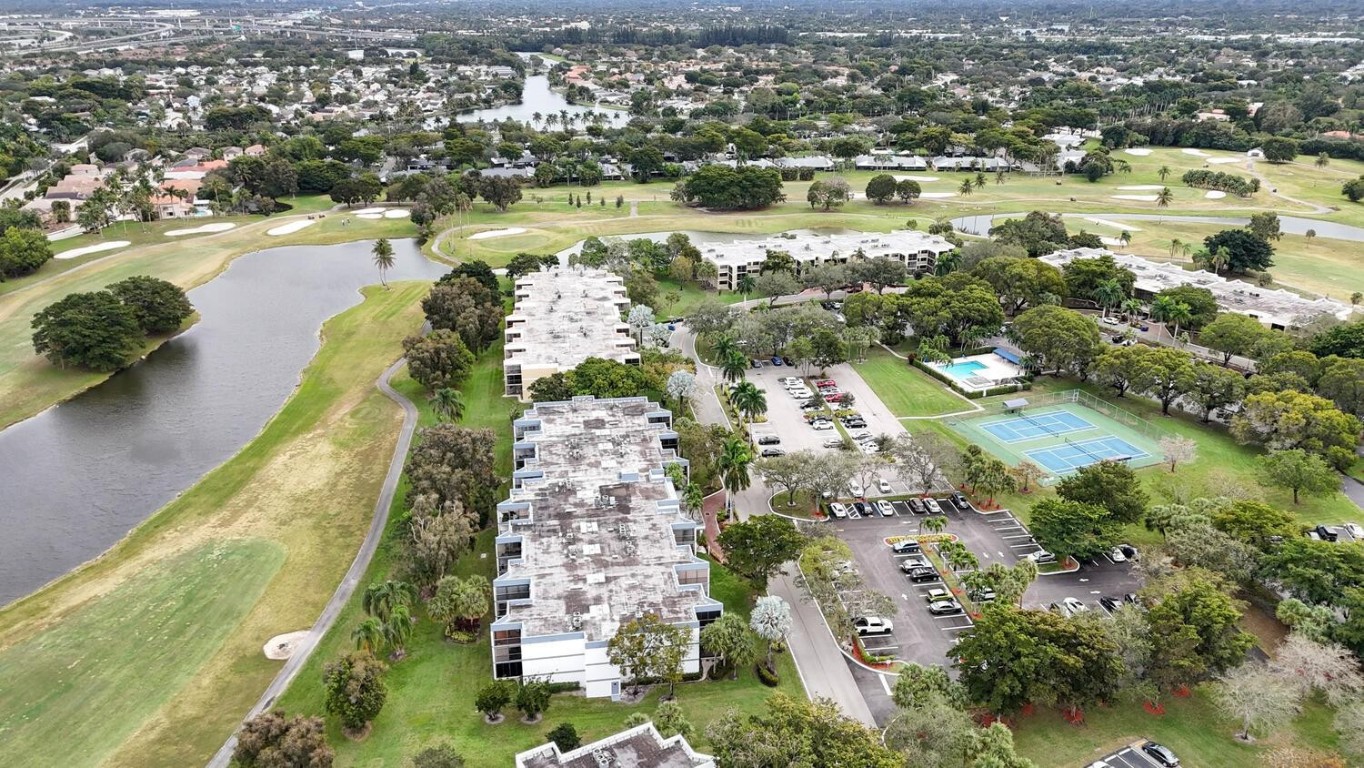 COUNTRY CLUB APTS - Residential