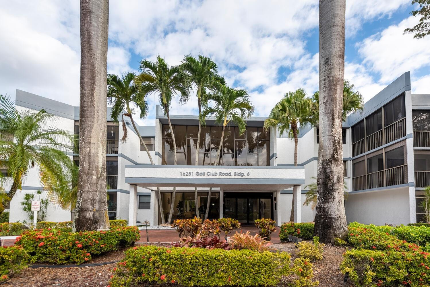 COUNTRY CLUB APTS - Residential