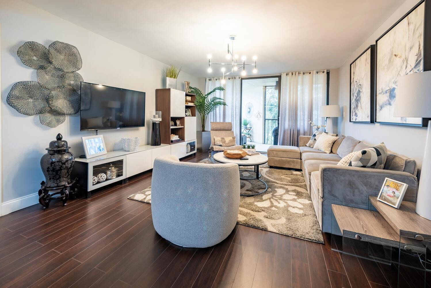 COUNTRY CLUB APTS - Residential