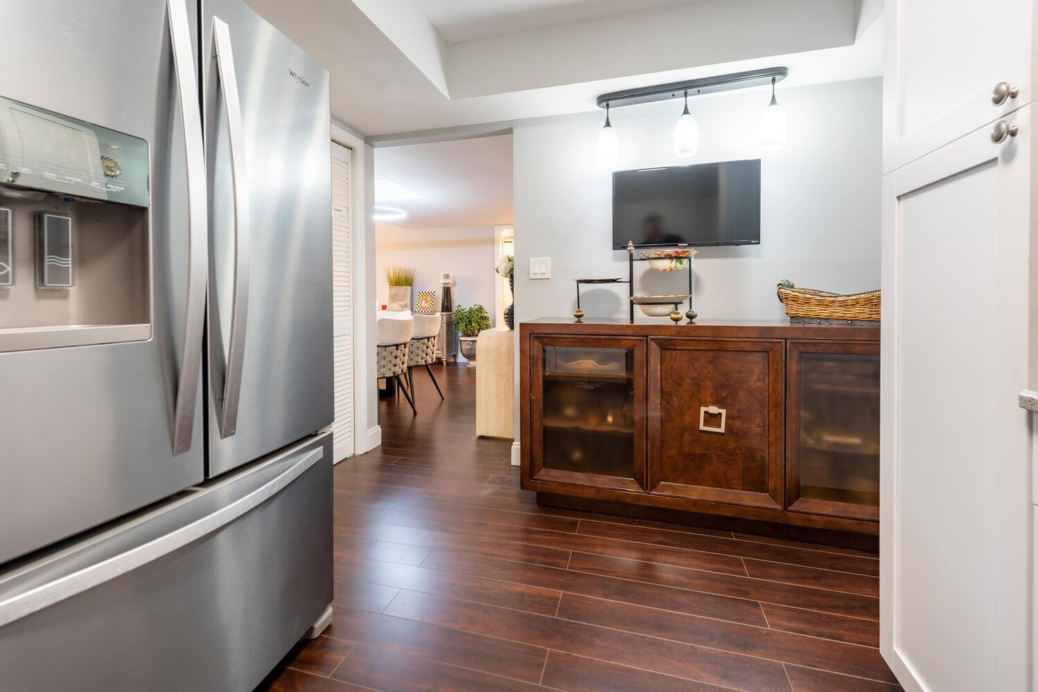 COUNTRY CLUB APTS - Residential